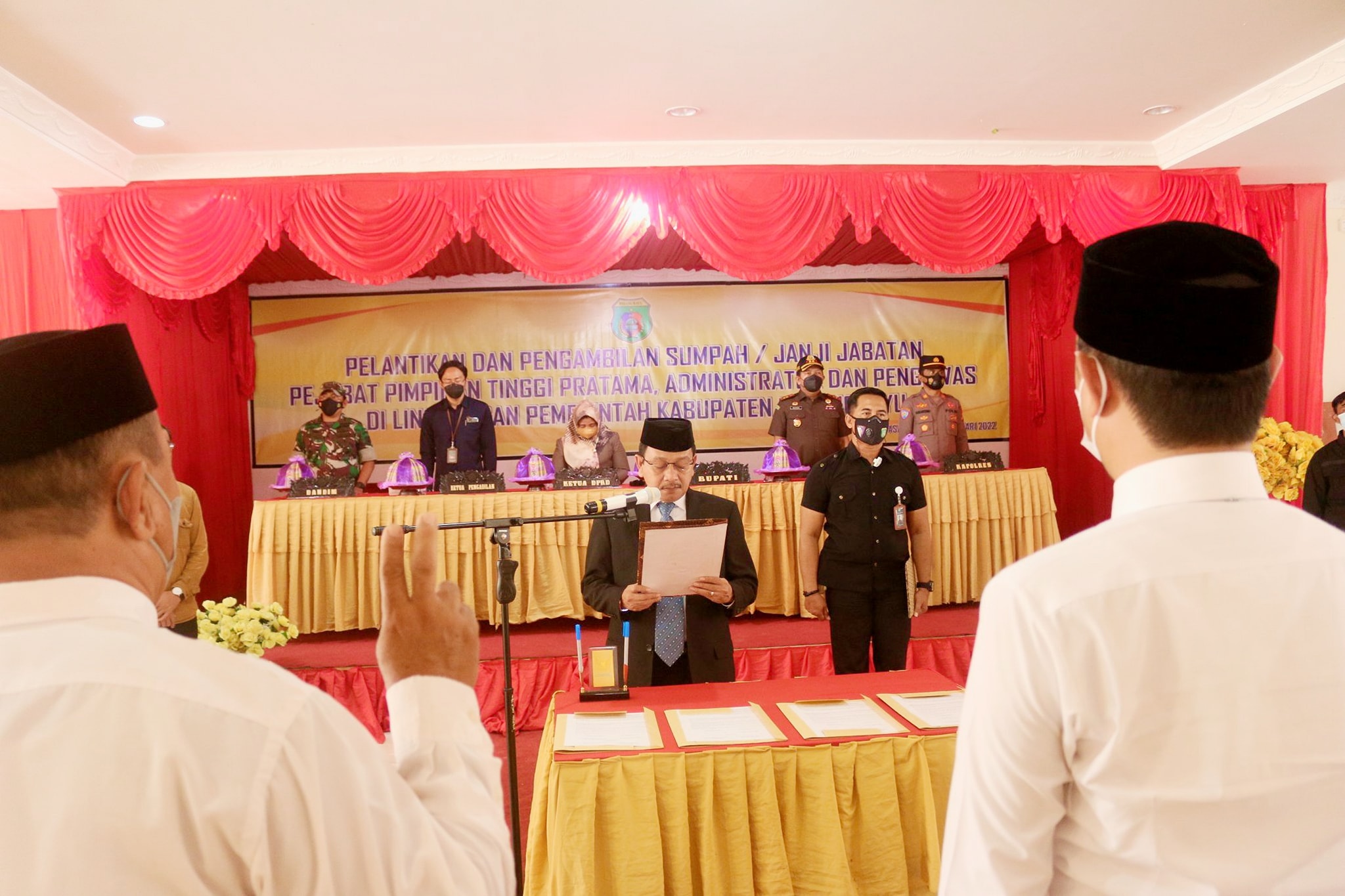 Awali Kerja di Tahun 2022, Bupati Yaumil Lantik 181 Pejabat 